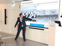 Max Braungardt, Hochschule Aalen, gab interessante Einblicke in die Rolle-zu-Rolle-Herstellung von Polymerfolien.