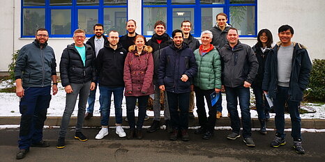 Gruppenbild: Studenten der TU Ilmenau bei der J. Holzapfel GmbH