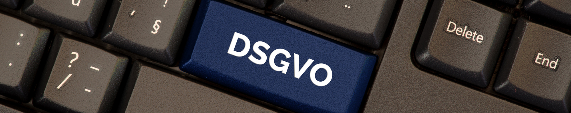 Foto Computertastatur mit blauer Taste_DSVGO